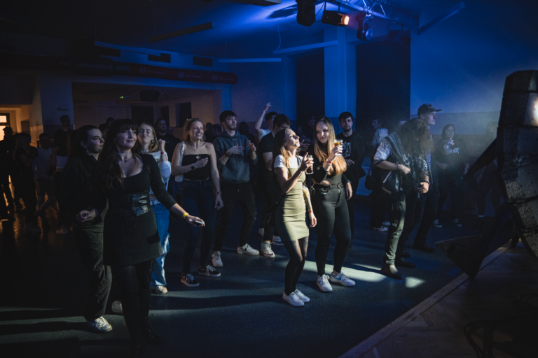 6e7b33fdea3adc80ebd648fffb665bb8