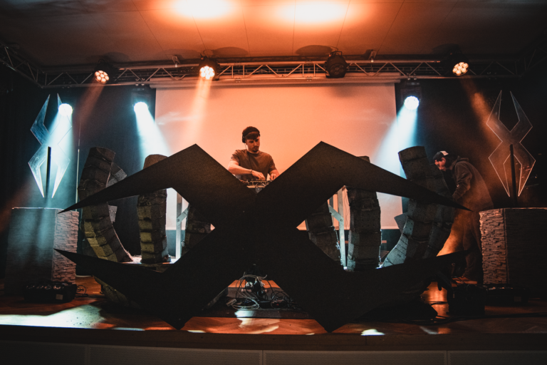 96b9bff013acedfb1d140579e2fbeb63